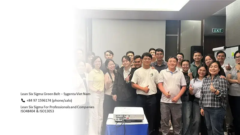 Ban Giám Đốc Syngenta và Chuyên gia Lean Helper chụp ảnh lưu niệm